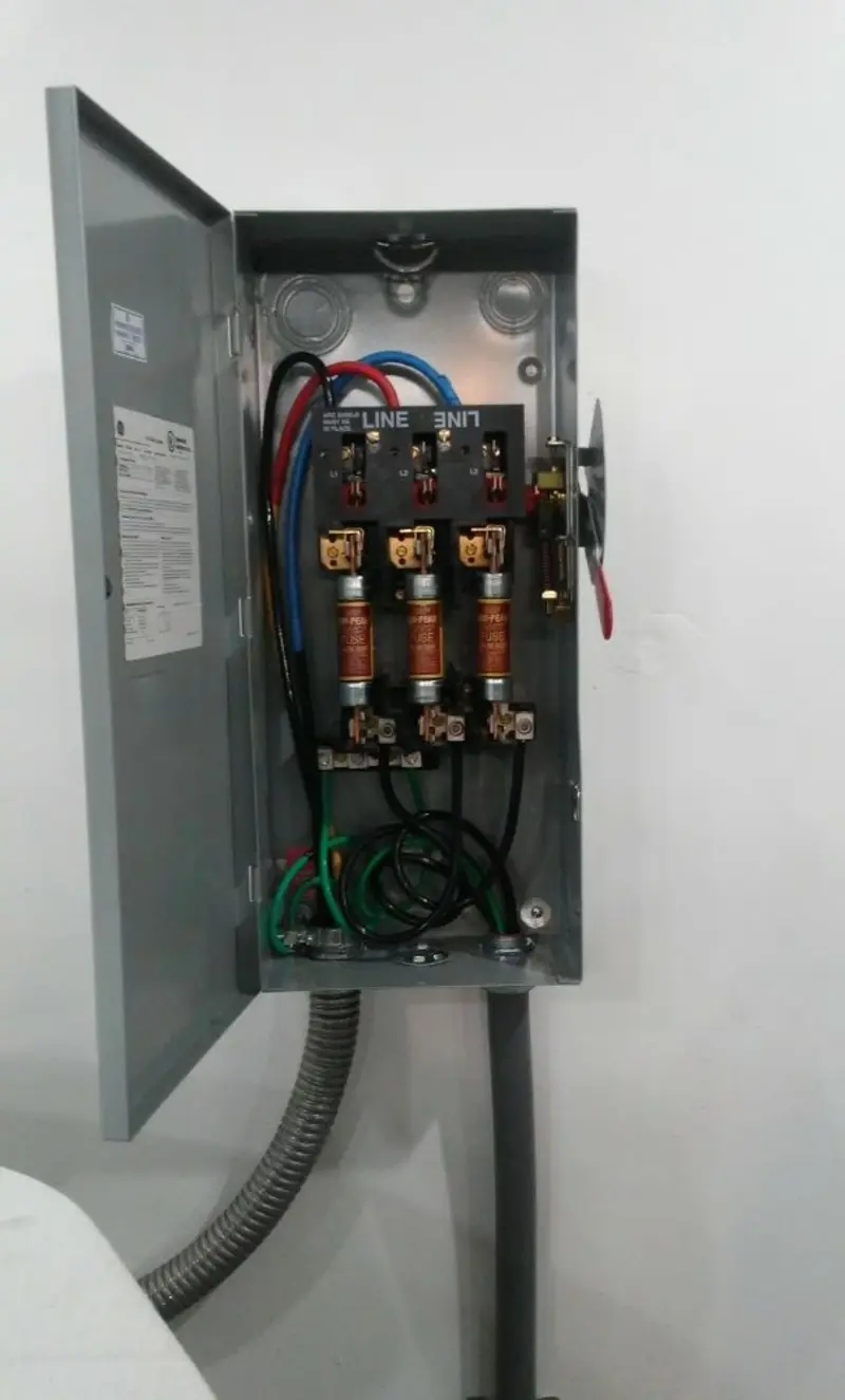 Three-phase disconnect switch installed for Smoke Detector Installation in Kennesaw State University